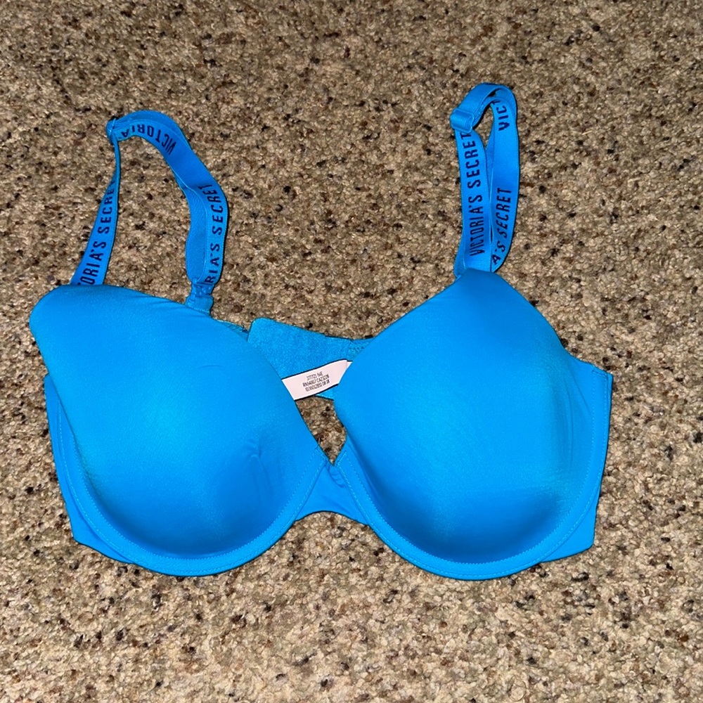 Victoria’s Secret wear everywhere t shirt lightly lined bra. Size 34D